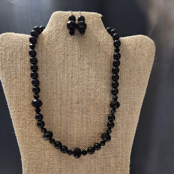 Hand Crafted Elegant Black Beaded Necklace and Earring Set - Picture 1 of 6
